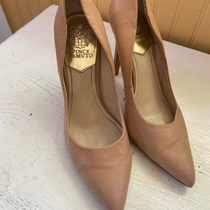 Women’s Vince Camuto neutral Heels size 10 great condition